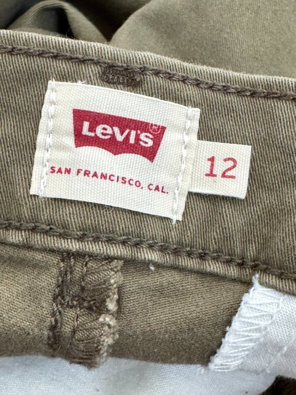 Levi’s Women’s Olive Green Chino Pants Size 12 Straight Leg Casual Khaki - Picture 6 of 8